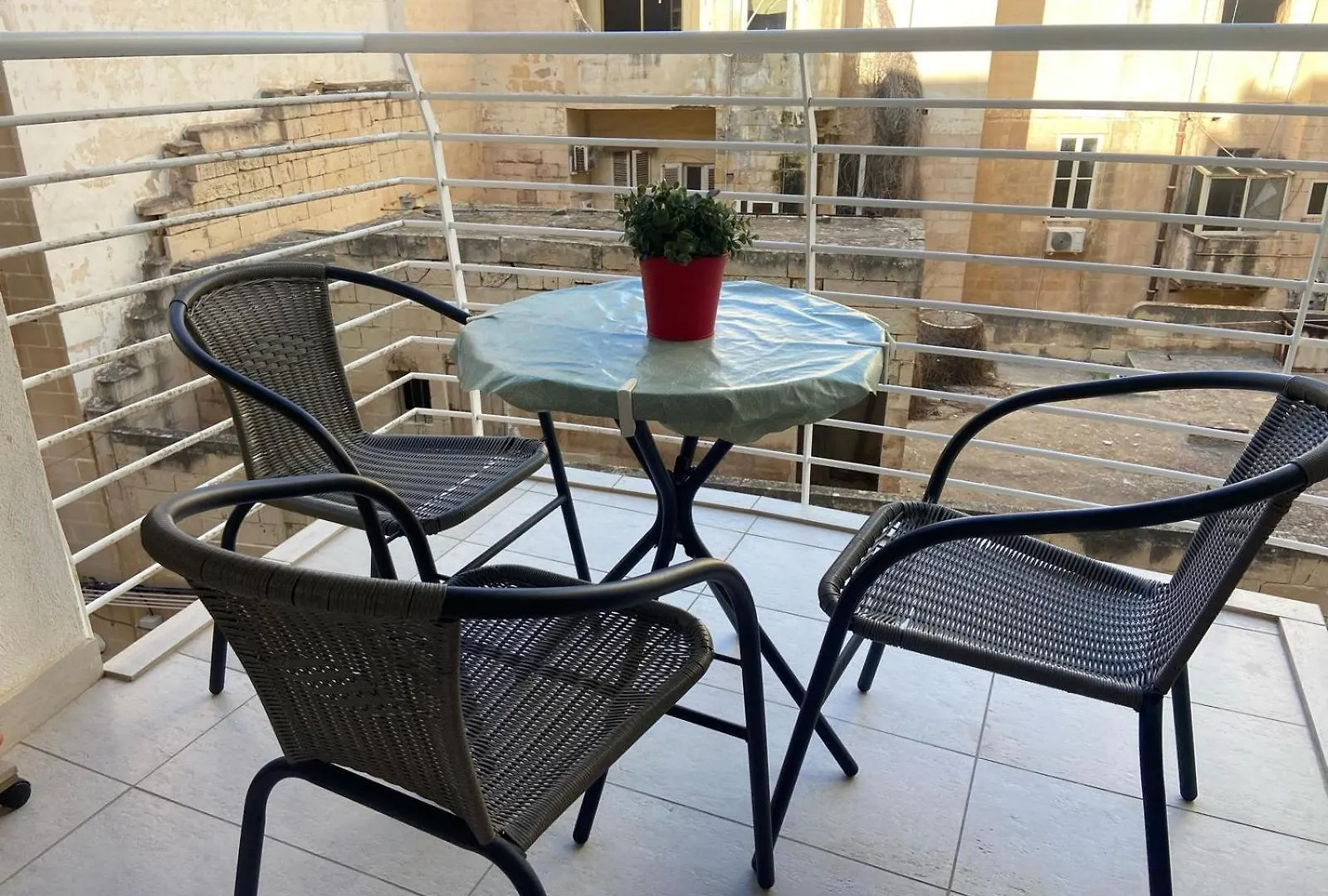 Sliema Apt With Side Seaviews 0*,  Málta